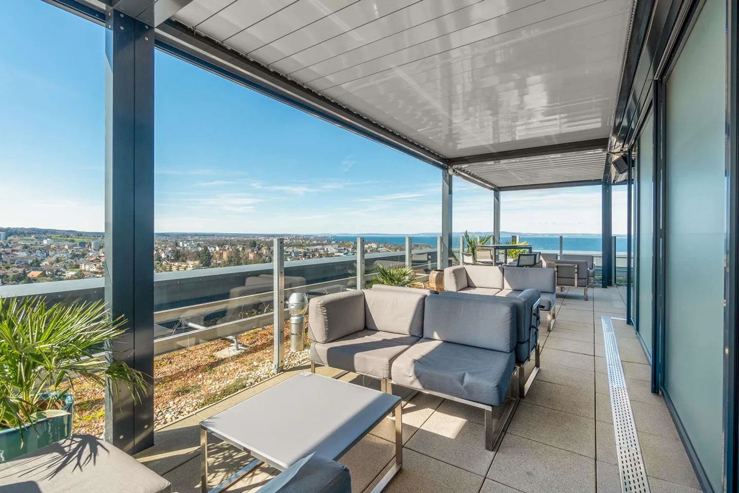 Spazio commerciale esclusivo con vista panoramica sul lago - Foto 5 di 10