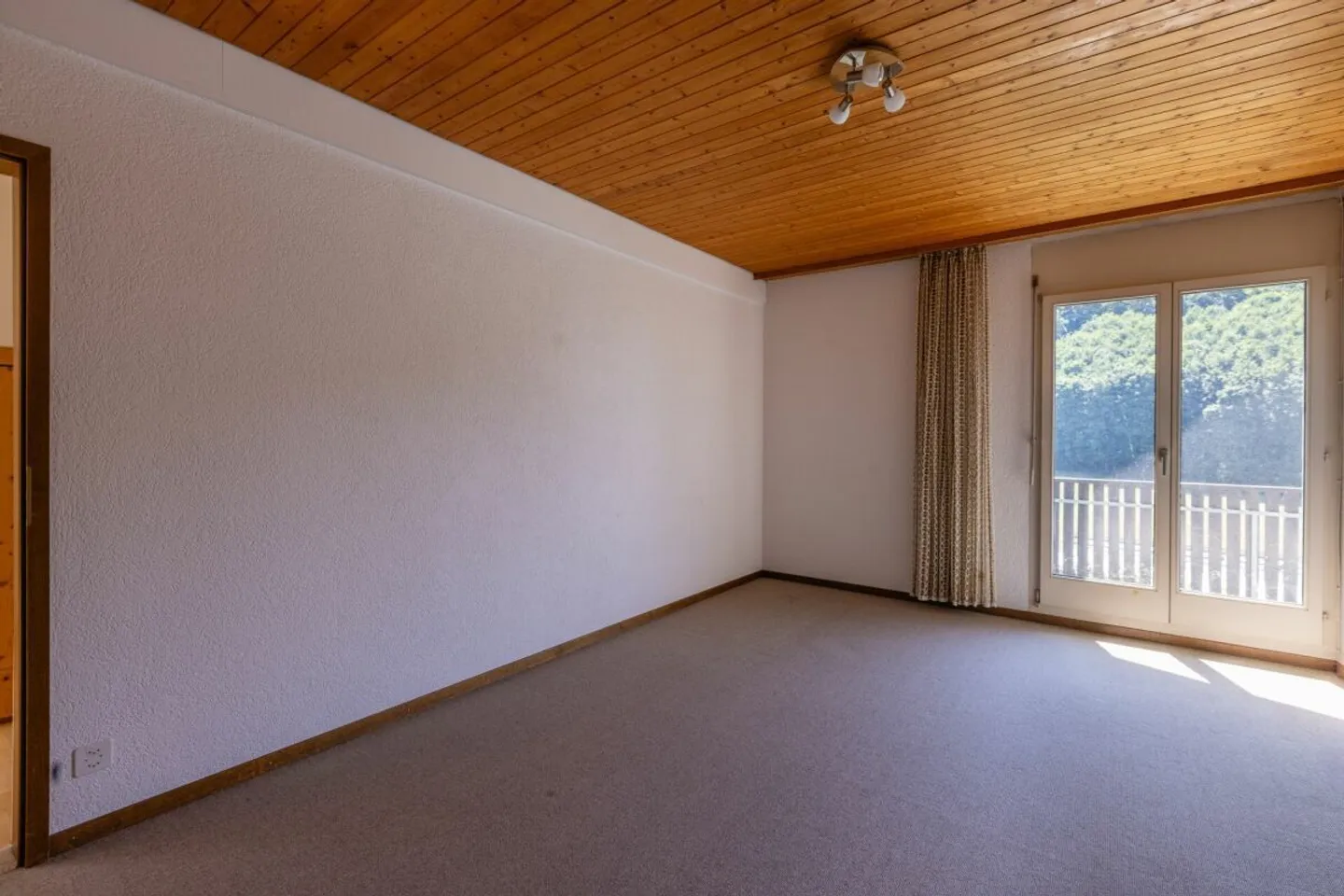 Freistehendes Einfamilienhaus mit Sonnenterrassen und Einliegerwohnung - Foto 22 von 30