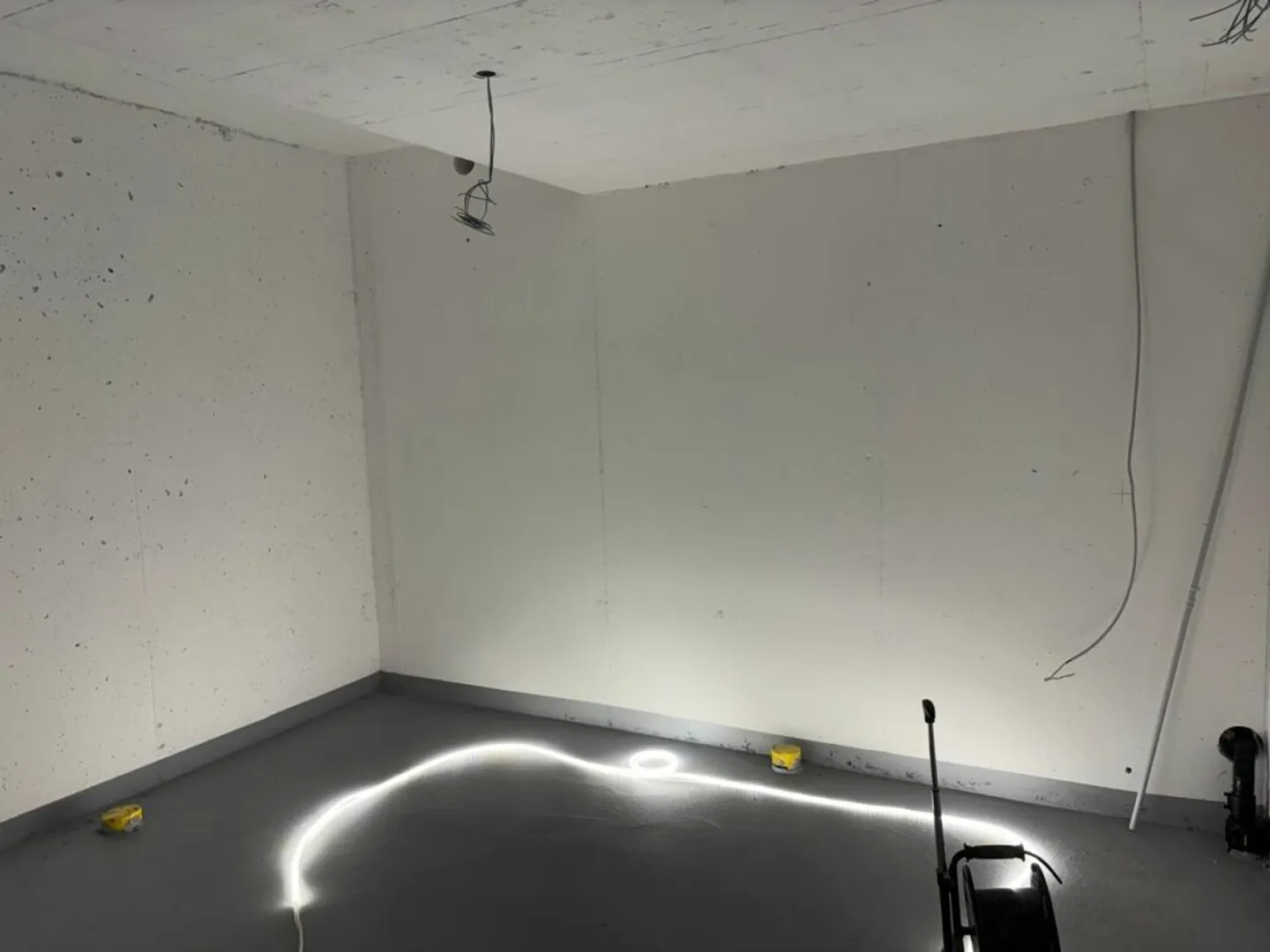 Storage space or space for hobbies needed? Available room for rent. - Photo 4 of 5