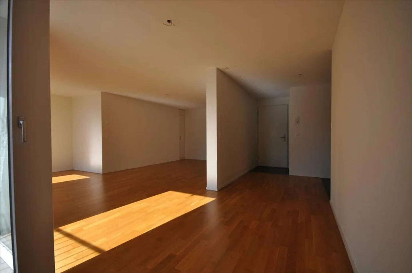 Appartement moderne au centre-ville - Photo 2 sur 4