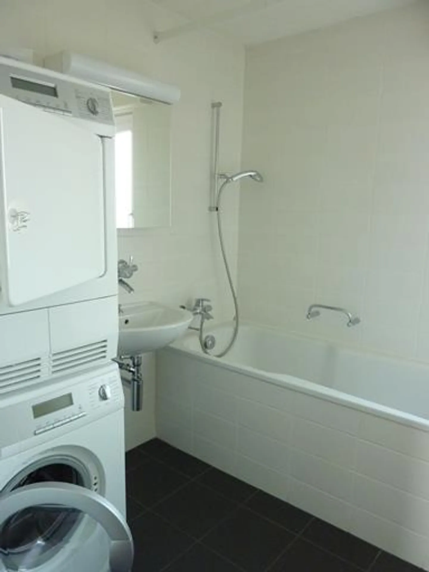 Geräumige Attikawohnung mit Terrasse - Foto 5 von 5