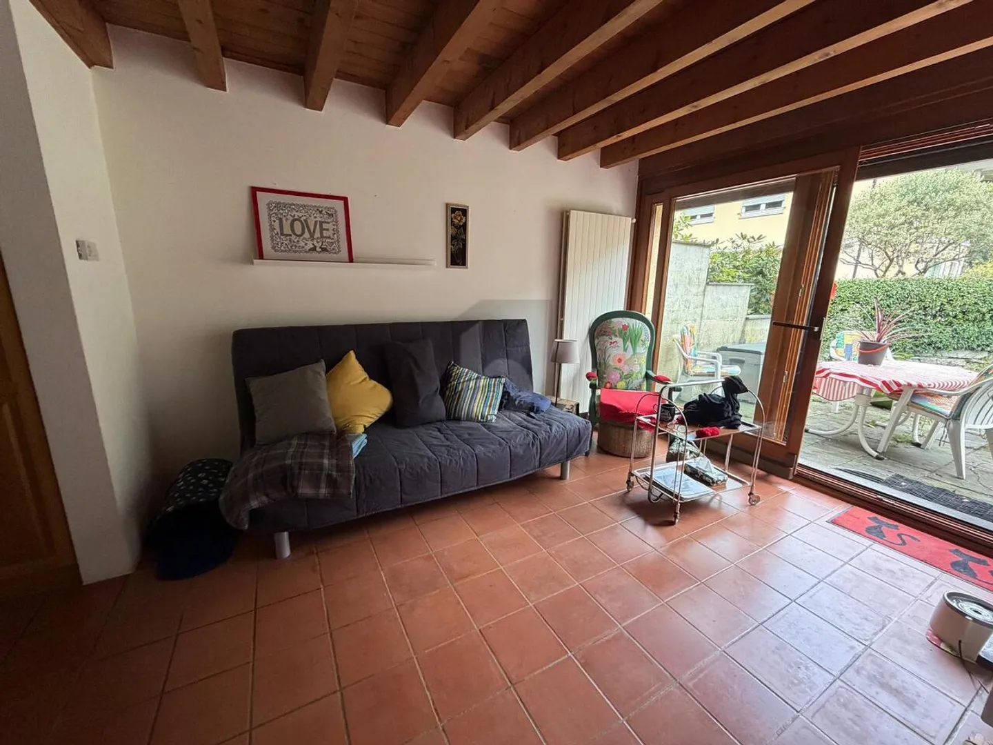 Casa Familiare Luminosa con Cortili - Foto 3 di 5