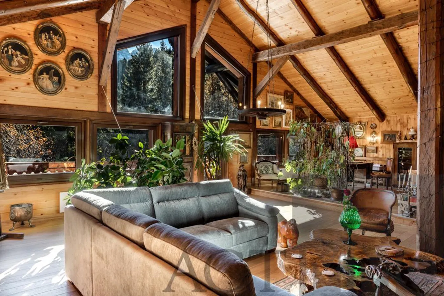 Chalet for sale - Photo 2 of 12