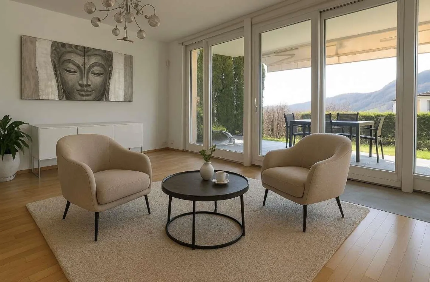 Elegant Villa with private garden a few minutes from Lugano - Photo 2 of 13