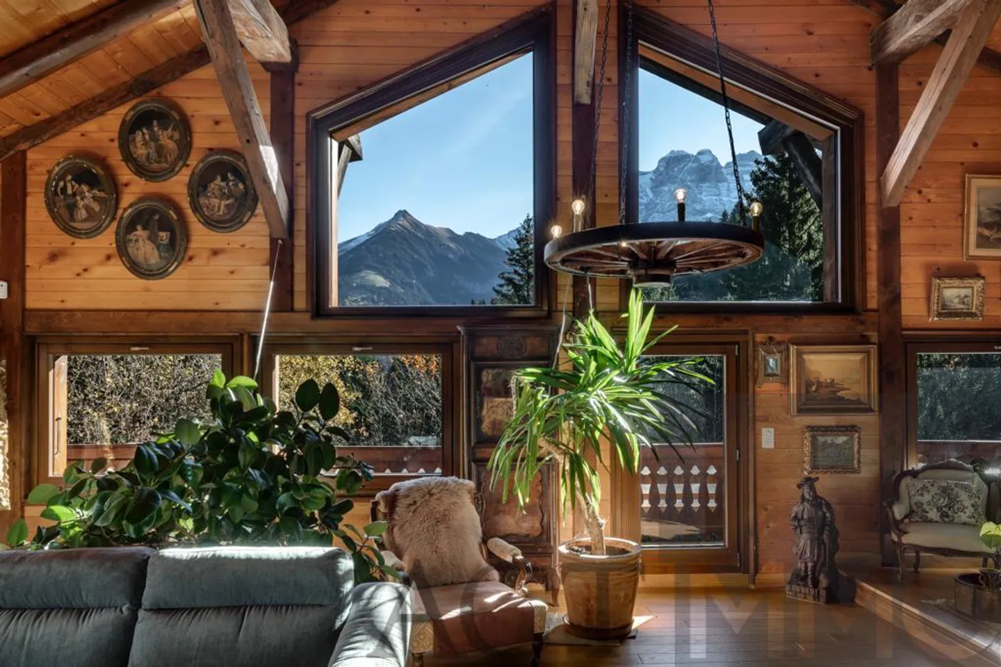 Chalet for sale - Photo 4 of 12
