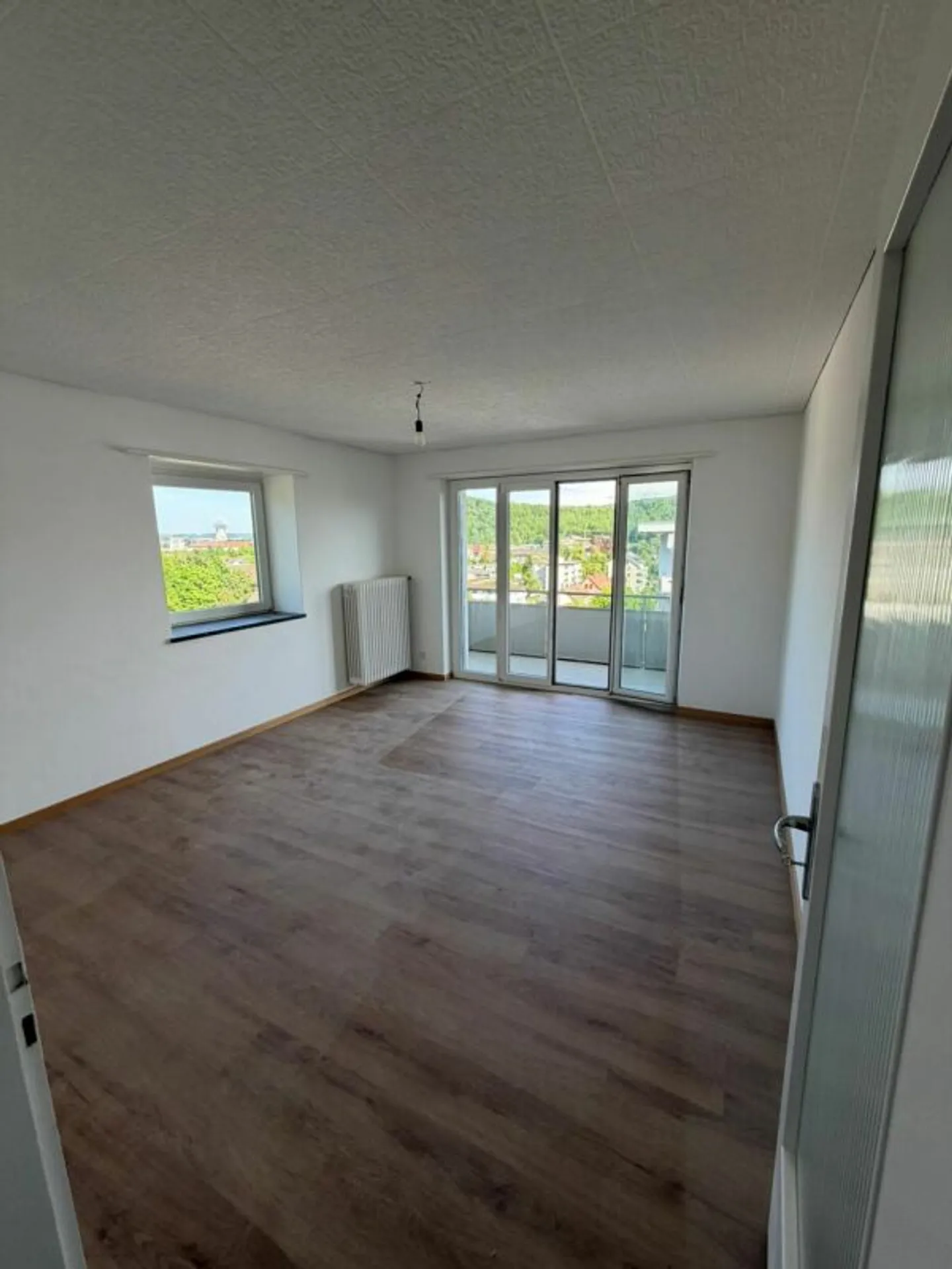 Bellissimo appartamento di 2,5 stanze disponibile immediatamente - Foto 3 di 5