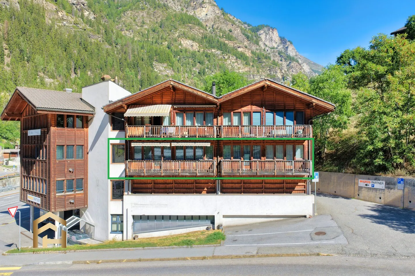 Appartement spacieux et lumineux de 4,5 pièces avec balcon et ascenseur - Photo 2 sur 13