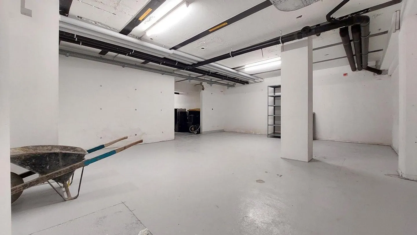 Storage rooms between 11-111 m² in the 3rd basement - Photo 5 of 7