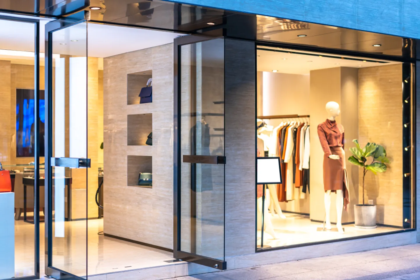 GENEVA: HYPER CITY CENTER, BOUTIQUE LOCATION N°1 FOR TAKEOVER - Photo 1 of 1