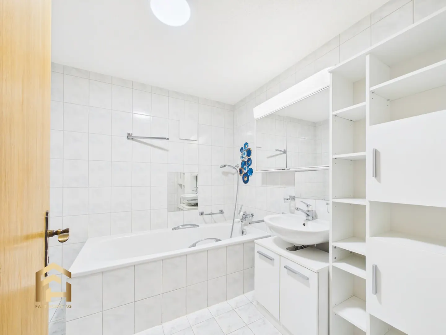 Appartement spacieux et lumineux de 4,5 pièces avec balcon et ascenseur - Photo 11 sur 13
