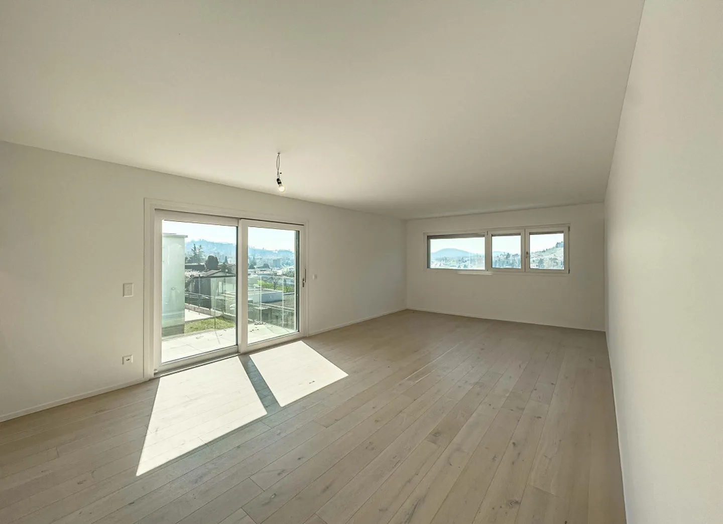 6,5-Zimmer-Wohnung mit Garten und Hobbyraum in Mendrisi - Foto 1 von 12