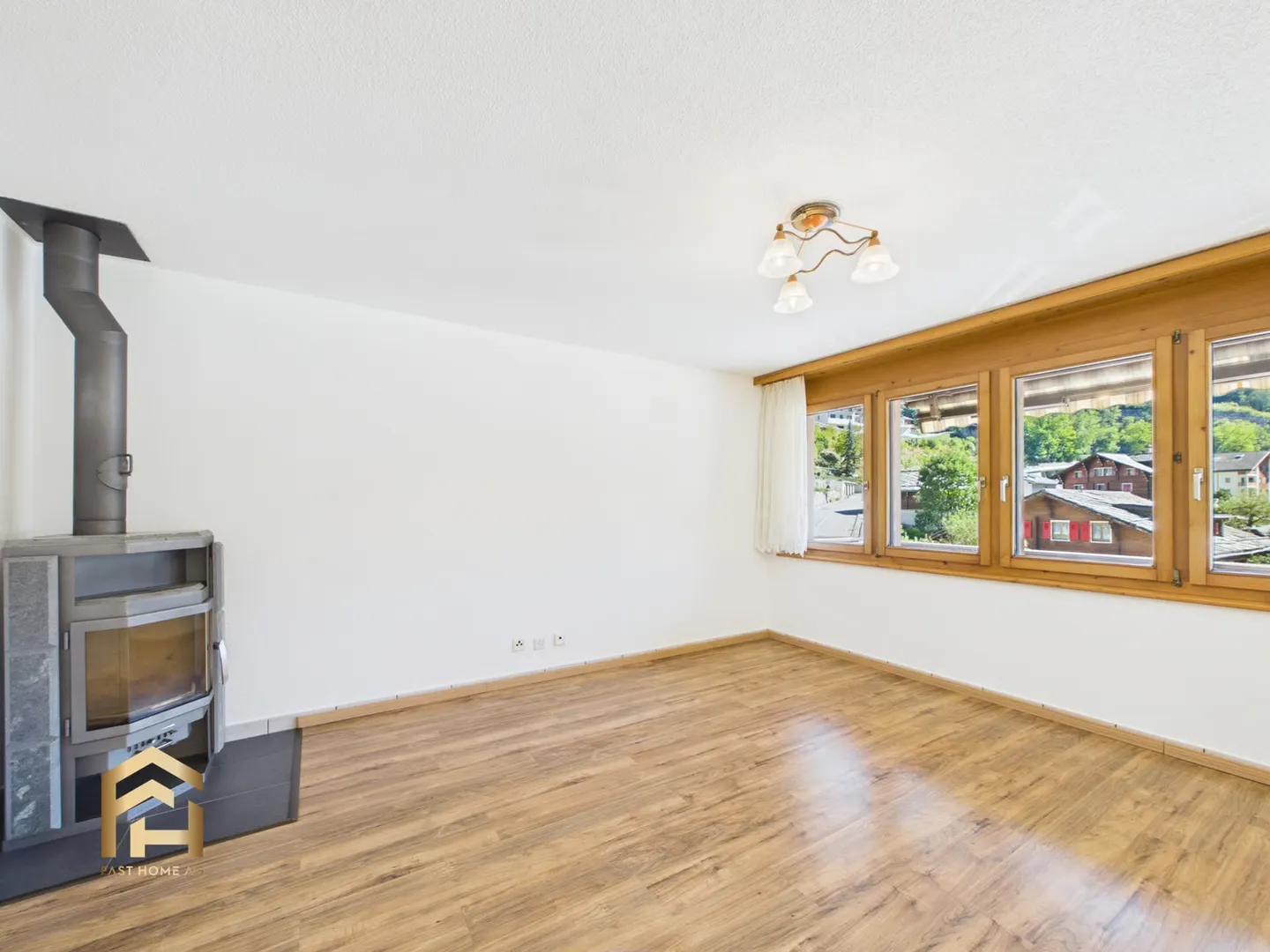 Appartement spacieux et lumineux de 4,5 pièces avec balcon et ascenseur - Photo 4 sur 13