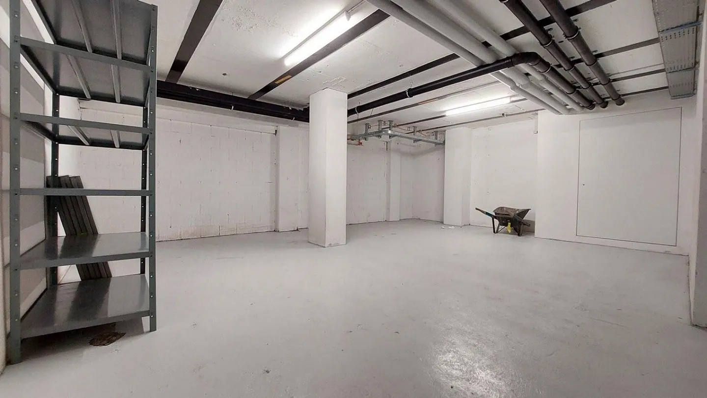 Storage rooms between 11-111 m² in the 3rd basement - Photo 3 of 7