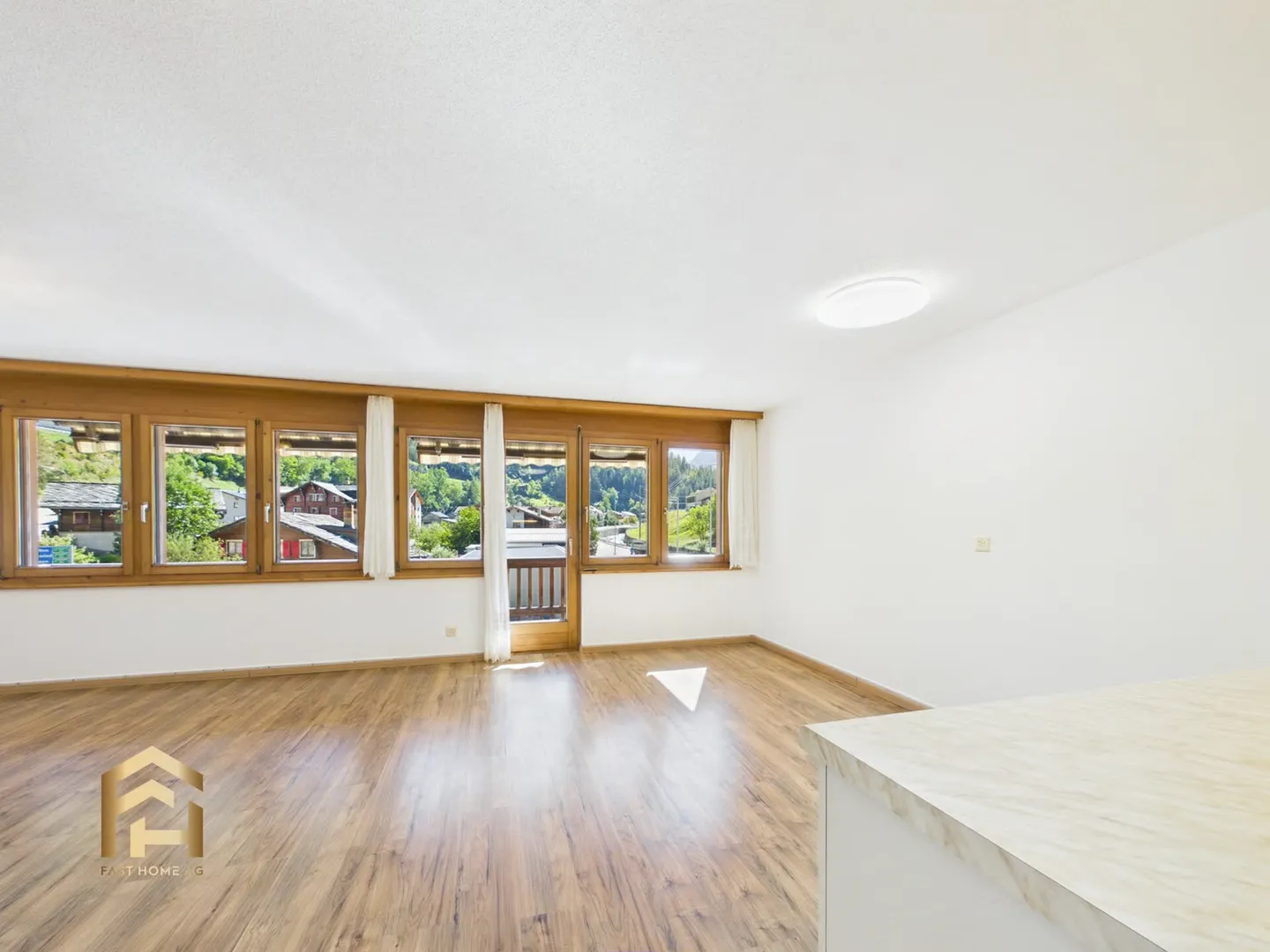 Appartement spacieux et lumineux de 4,5 pièces avec balcon et ascenseur - Photo 5 sur 13