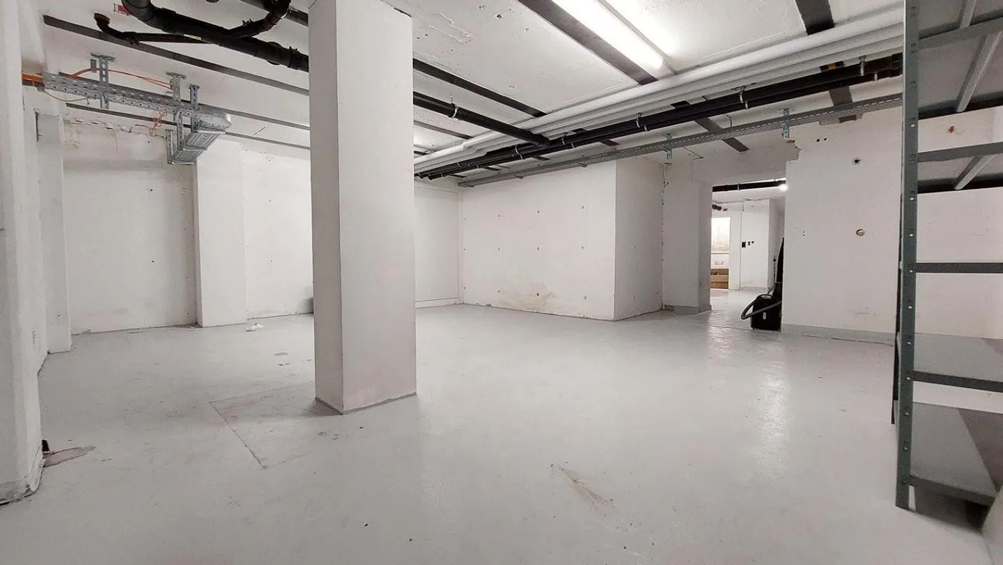 Storage rooms between 11-111 m² in the 3rd basement - Photo 4 of 7