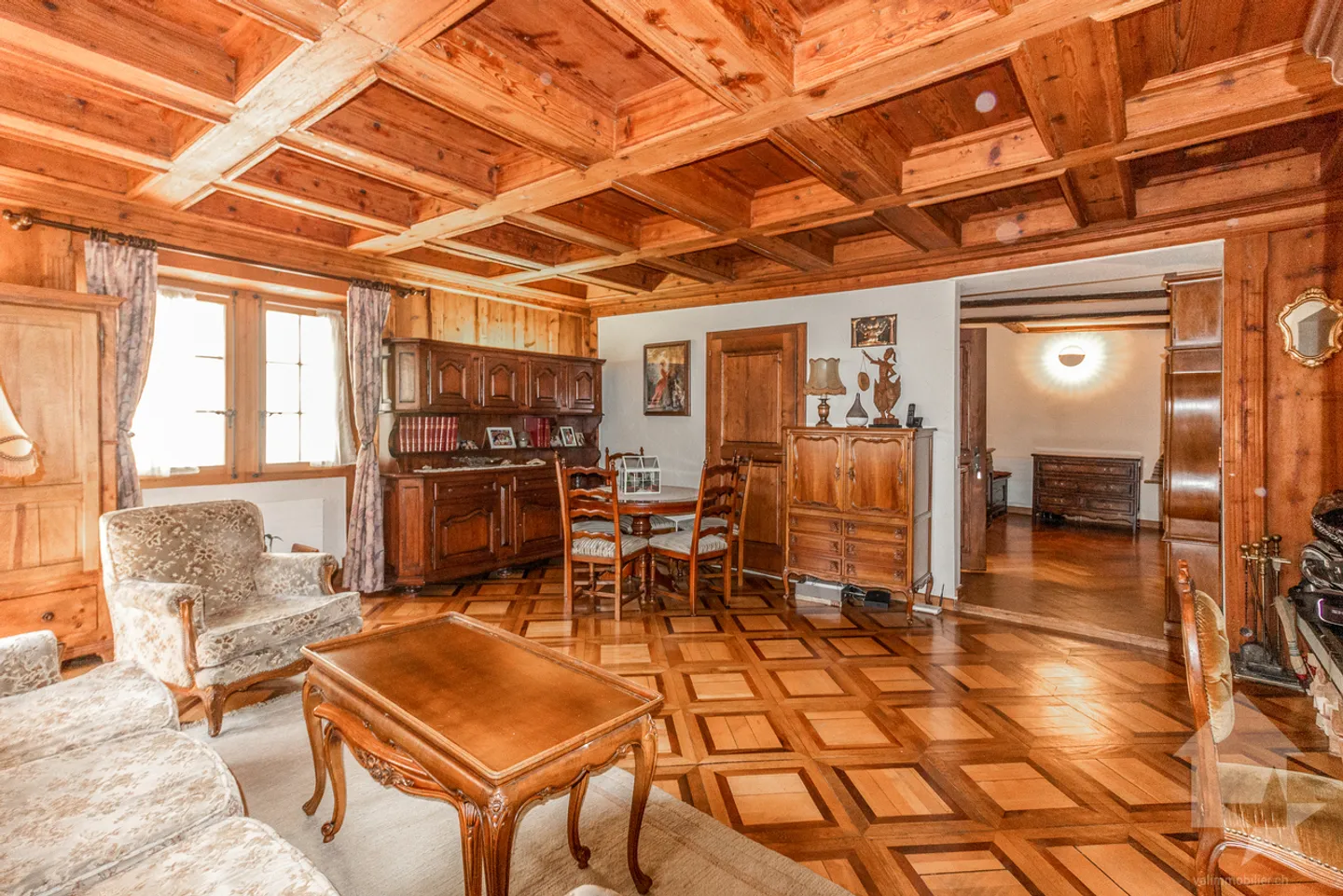 Apartment with 4 rooms in a historic building of the old town - Photo 2 of 13