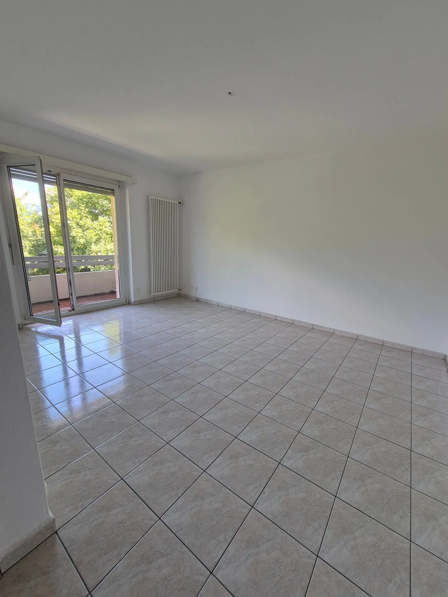 3.5 Room Apartment - Surrounded by Green - Photo 5 of 14