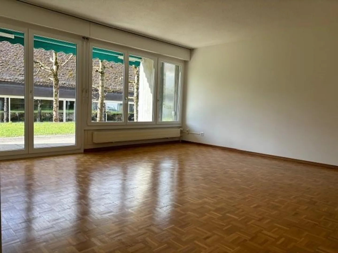 Appartement moderne et spacieux avec un balcon ensoleillé - Photo 6 sur 7