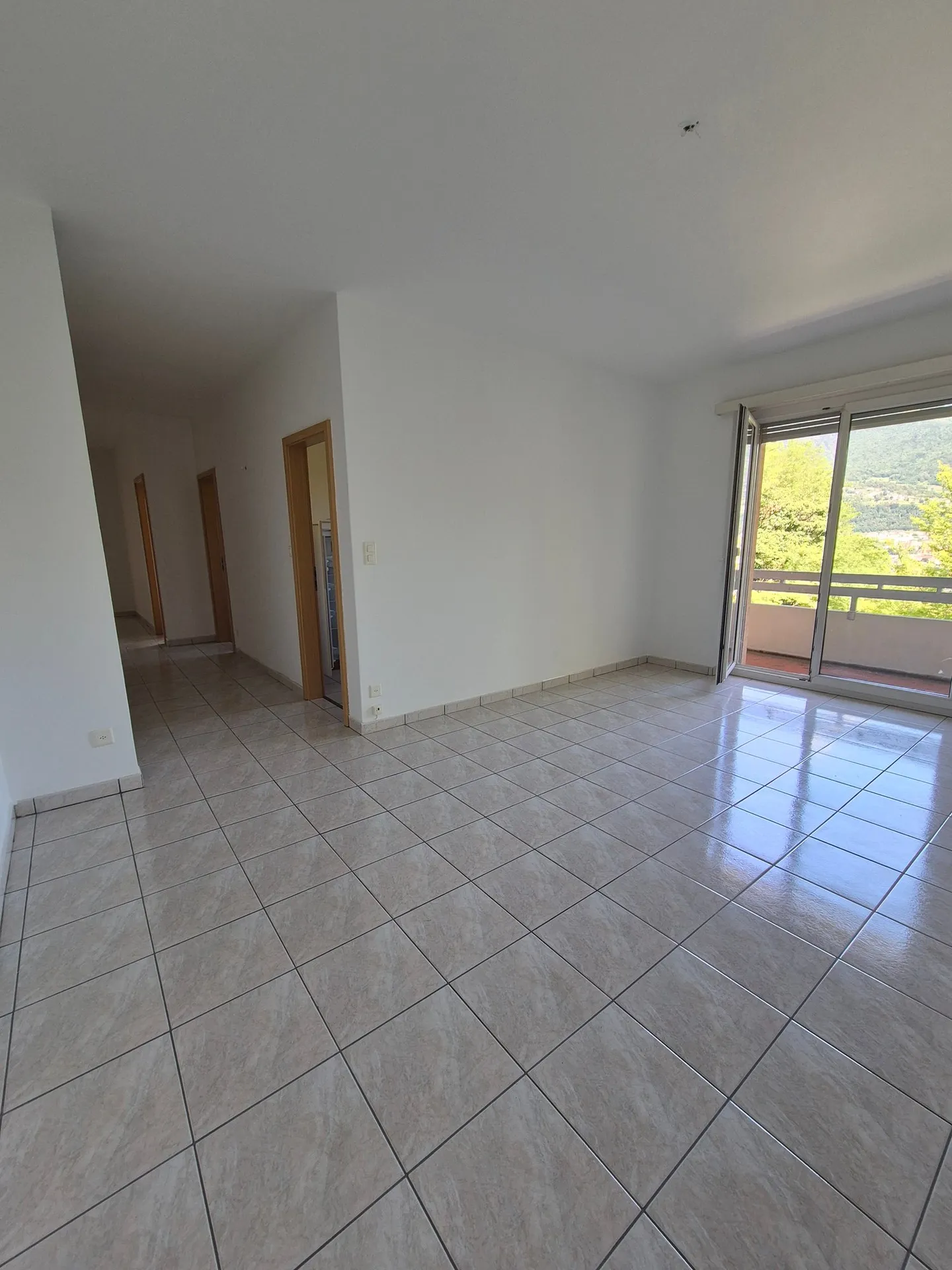 3.5 Room Apartment - Surrounded by Green - Photo 7 of 14