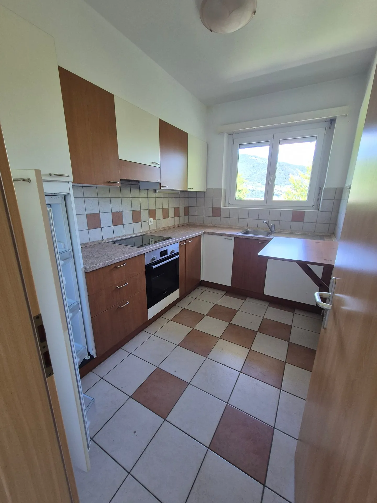 3.5 Room Apartment - Surrounded by Green - Photo 8 of 14