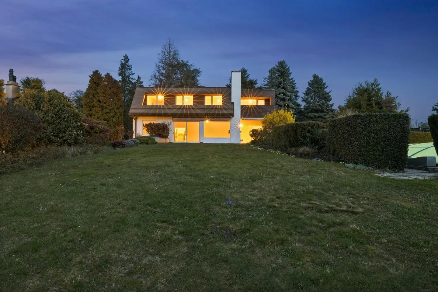 Villa mit Pool und Seeblick - Foto 6 von 13