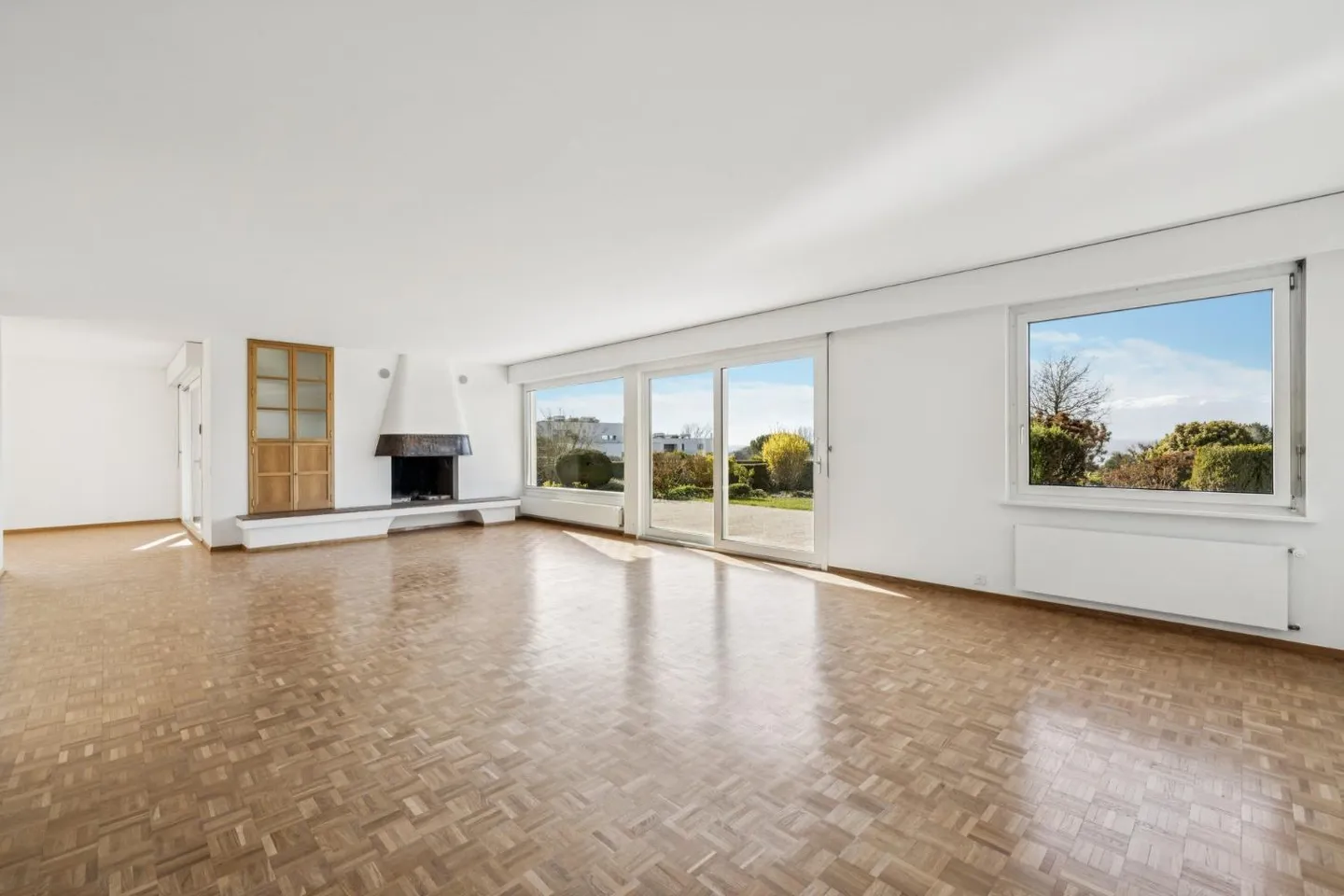 Villa mit Pool und Seeblick - Foto 7 von 13