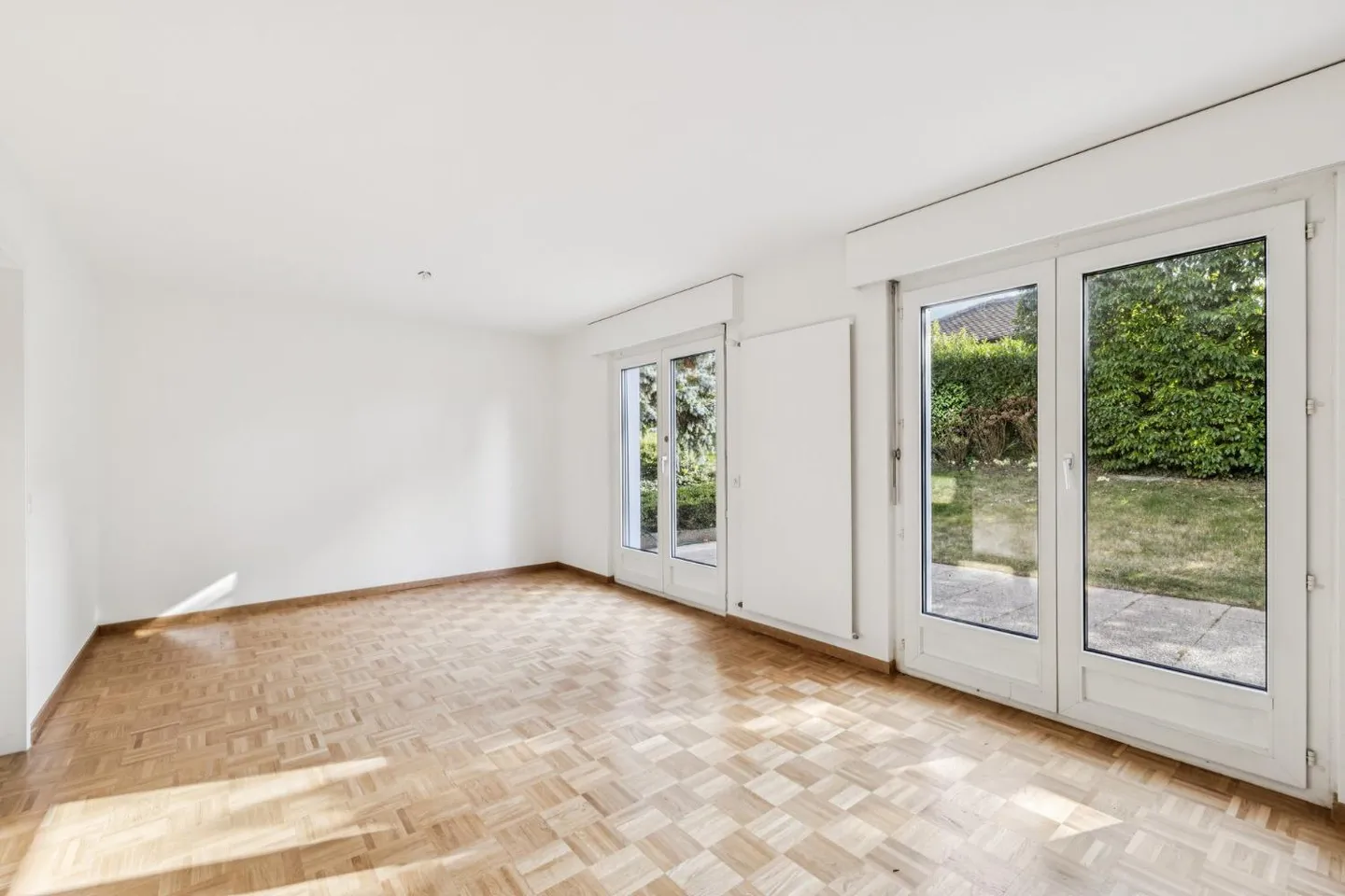 Villa mit Pool und Seeblick - Foto 9 von 13