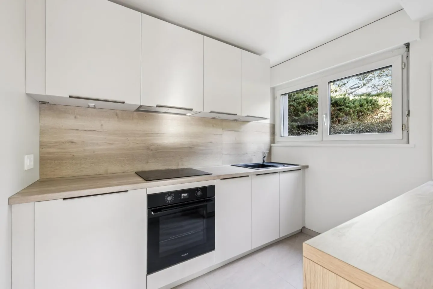 Villa mit Pool und Seeblick - Foto 10 von 13