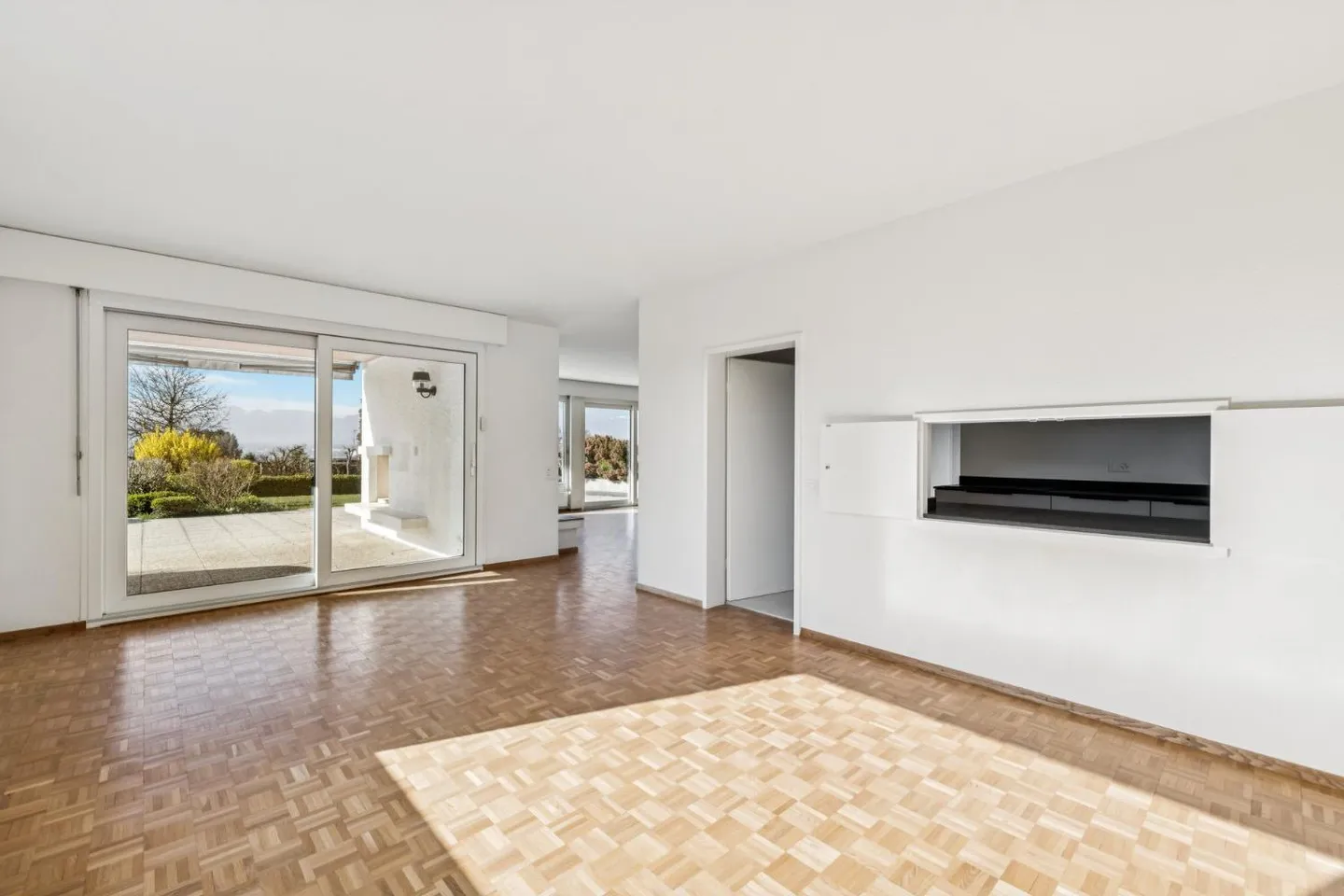 Villa mit Pool und Seeblick - Foto 13 von 13