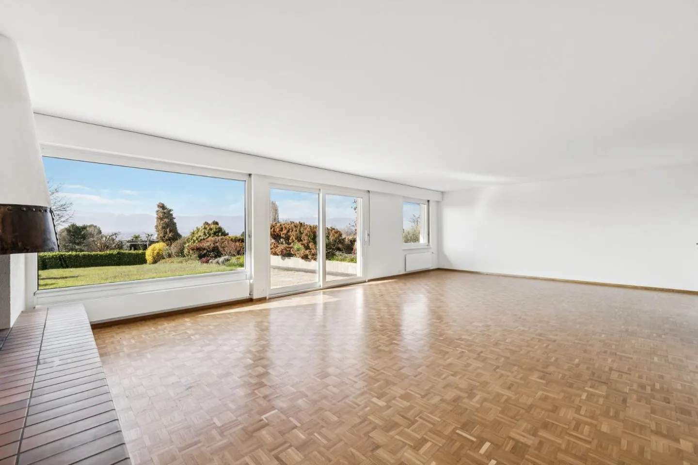 Villa mit Pool und Seeblick - Foto 3 von 13