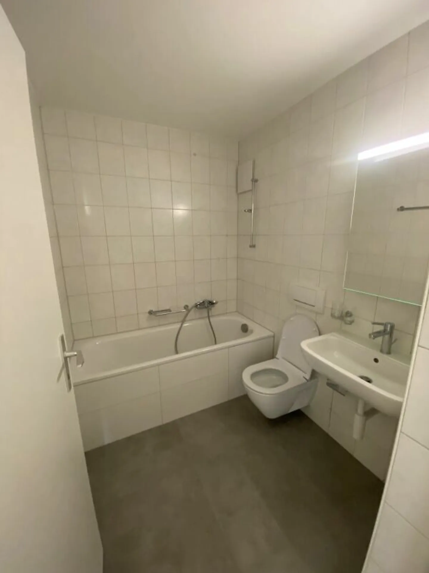 6.5-room apartment close to the train station - Photo 4 of 14