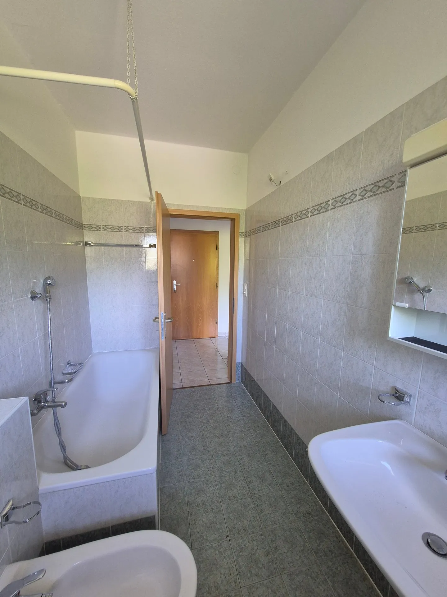 3.5 Room Apartment - Surrounded by Green - Photo 14 of 14