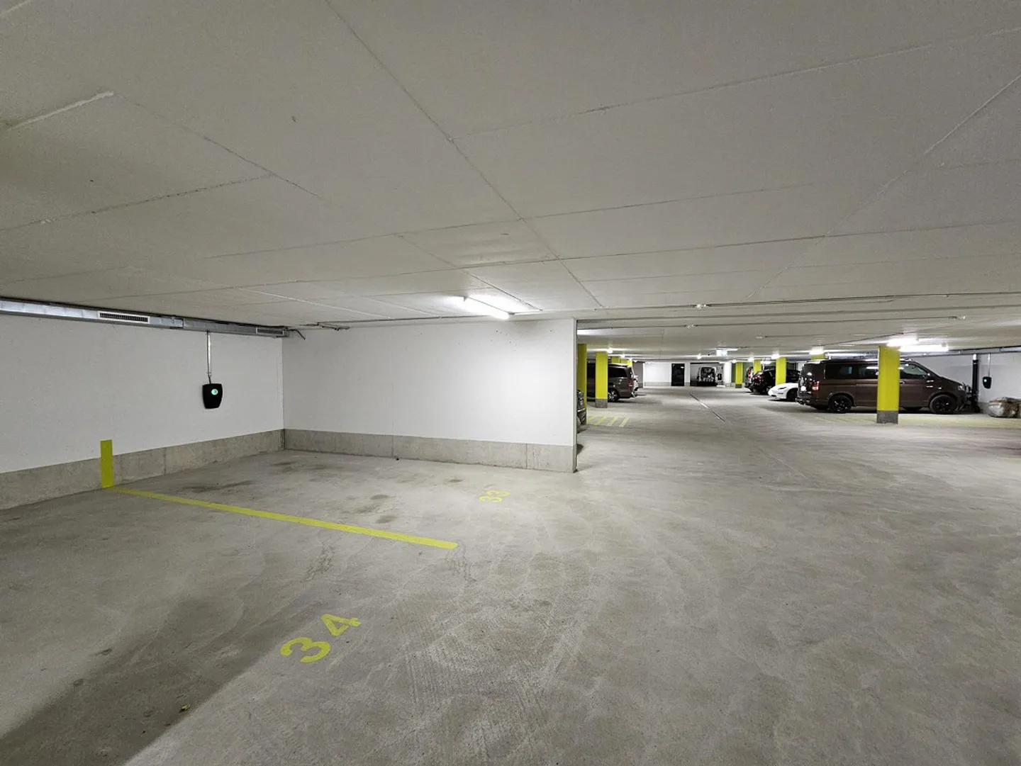 Modern Parking Spaces in Andelfingen - Photo 3 of 3