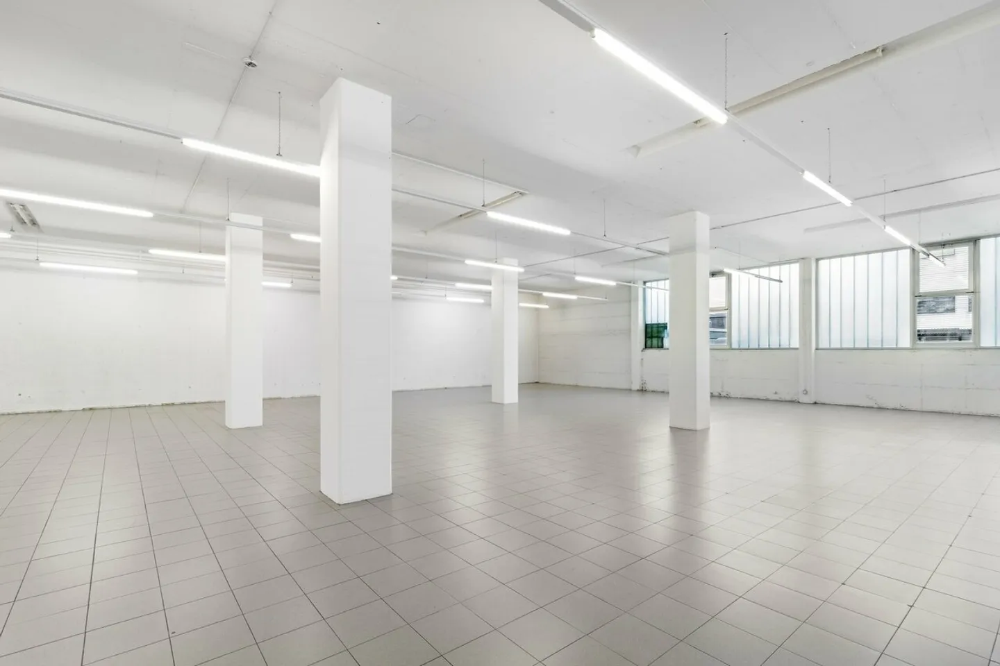 Spazio di stoccaggio di 68m2 in una posizione ideale vicino all'A14 - Foto 11 di 13