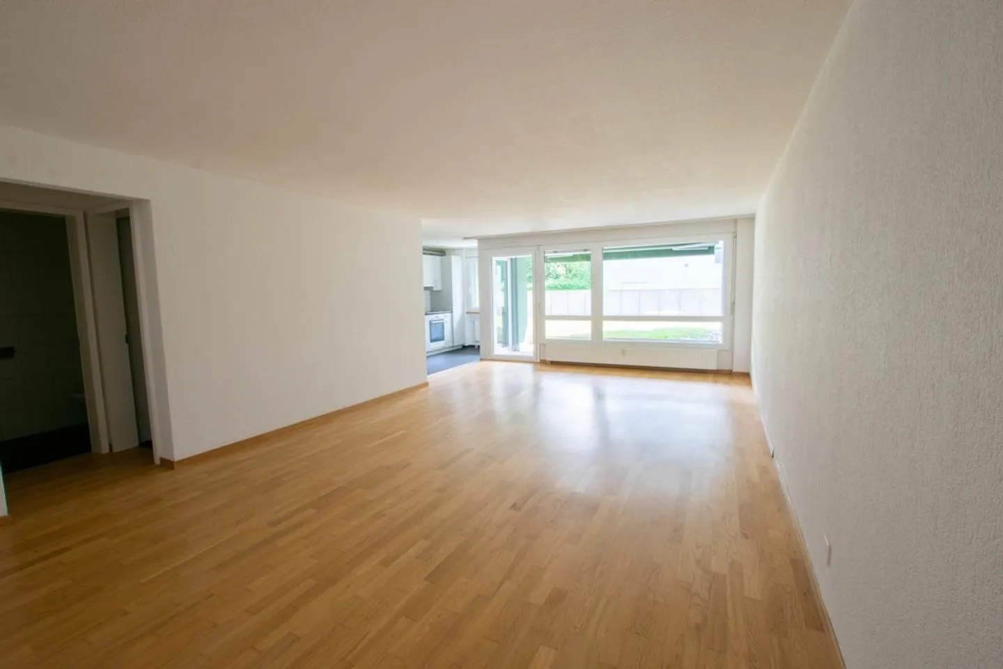 Zona residenziale tranquilla con terrazza soleggiata - Foto 4 di 11