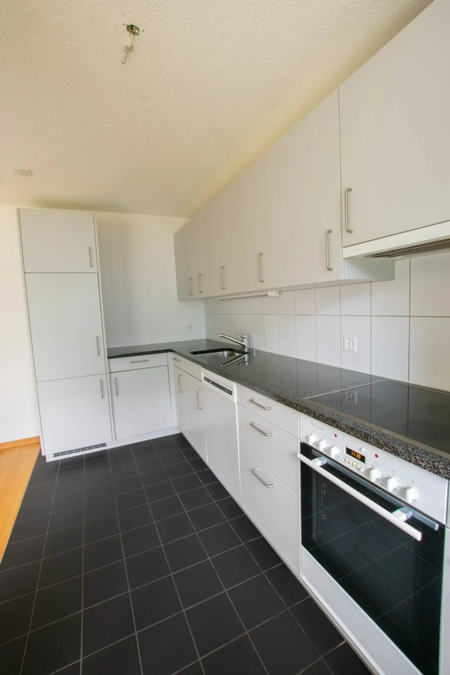 Zona residenziale tranquilla con terrazza soleggiata - Foto 3 di 11