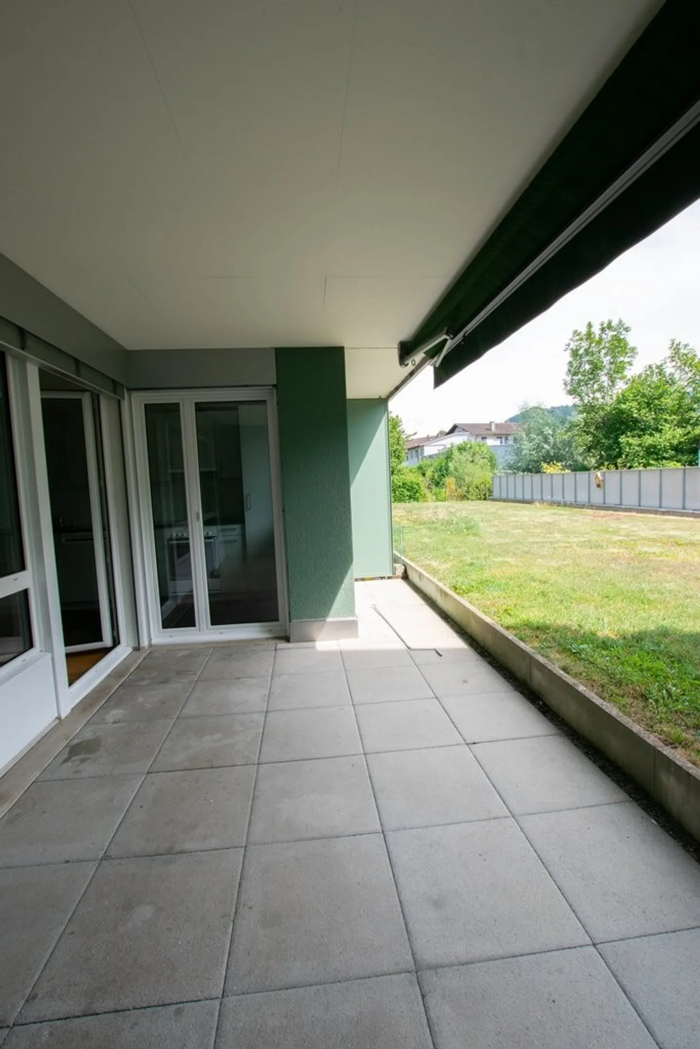 Zona residenziale tranquilla con terrazza soleggiata - Foto 9 di 11