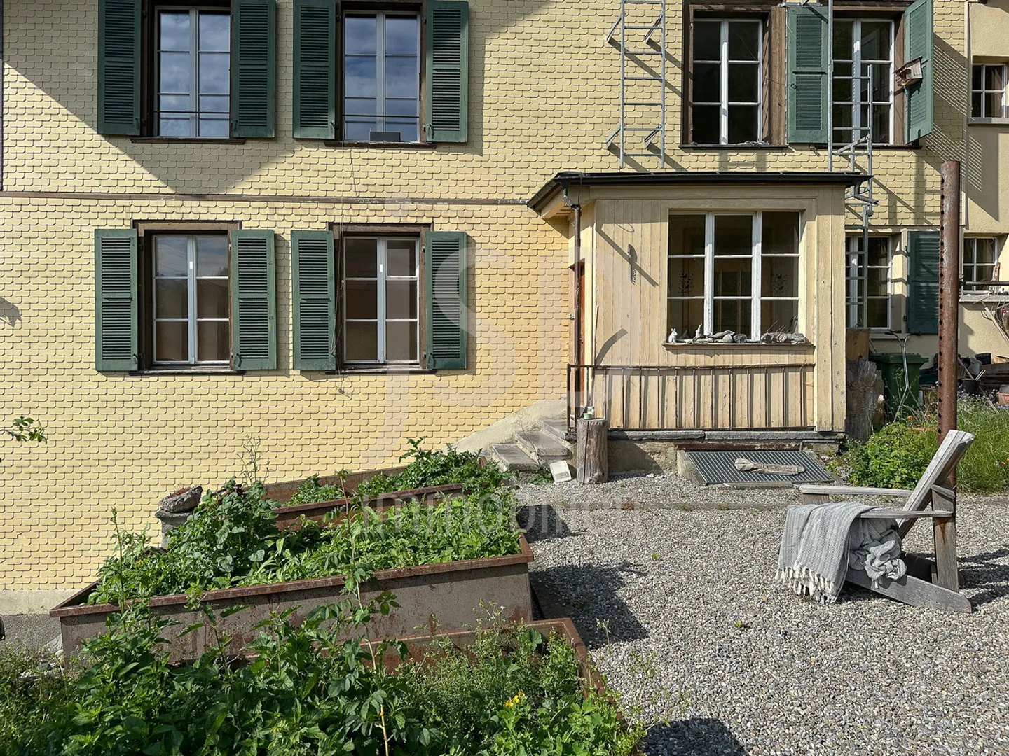 Historisches Schulhaus mit modernem Wohnen - Foto 5 von 13