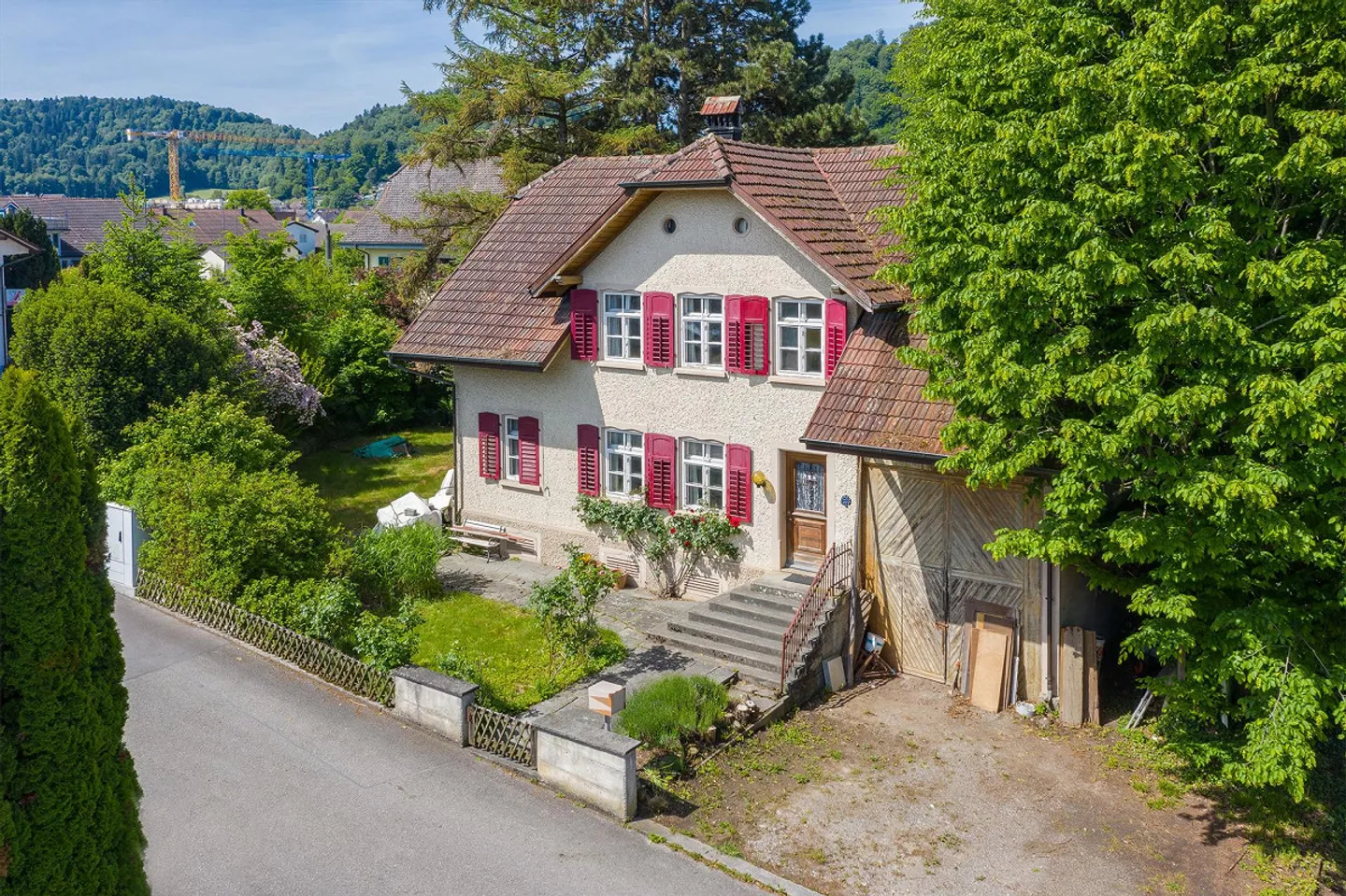 Charmante maison résidentielle avec beaucoup d'espace extérieur - Photo 1 sur 10