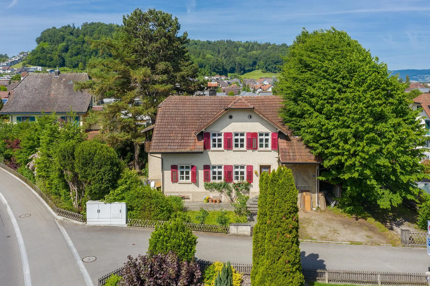 Charmante maison résidentielle avec beaucoup d'espace extérieur - Photo 2 sur 10
