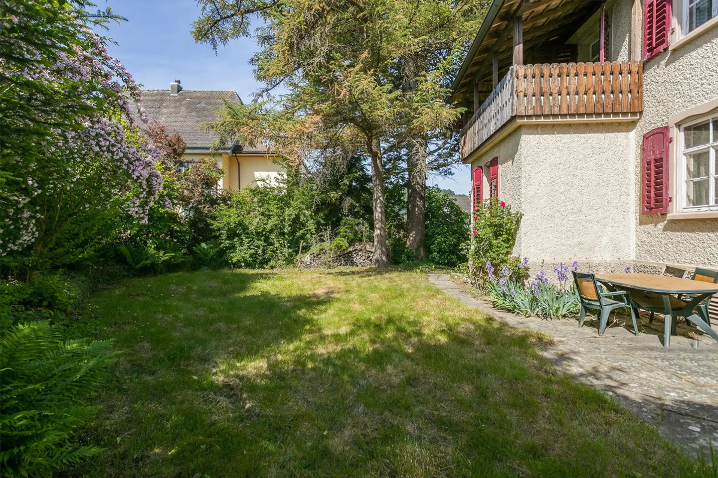 Charmante maison résidentielle avec beaucoup d'espace extérieur - Photo 3 sur 10