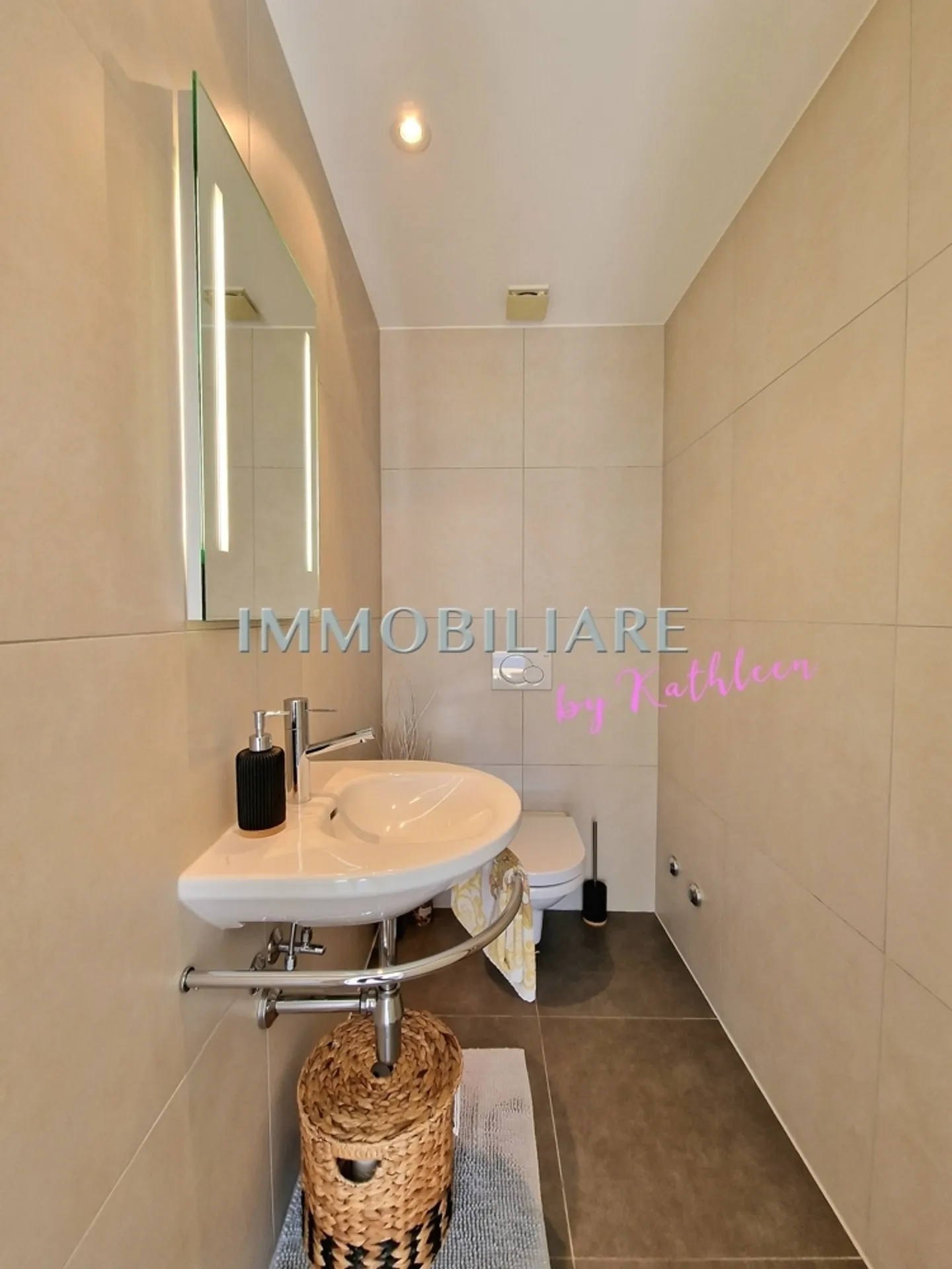 Appartement rénové avec vue sur le lac, jardin et coin salon - Photo 12 sur 13