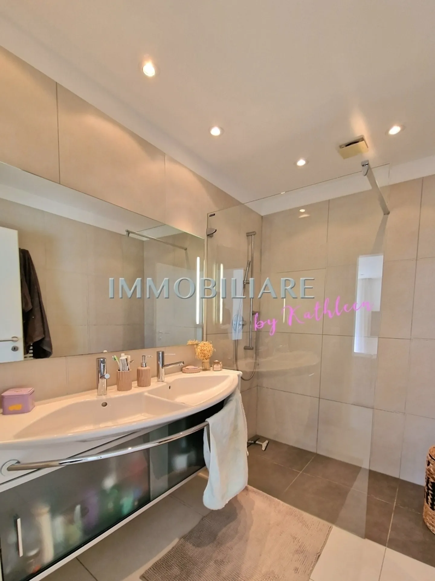 Appartement rénové avec vue sur le lac, jardin et coin salon - Photo 13 sur 13