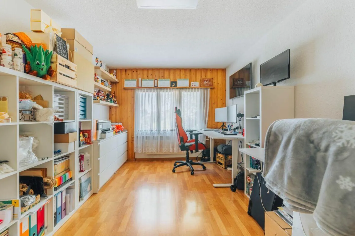 3-Party MFH with many ancillary rooms + garages - Photo 5 of 12