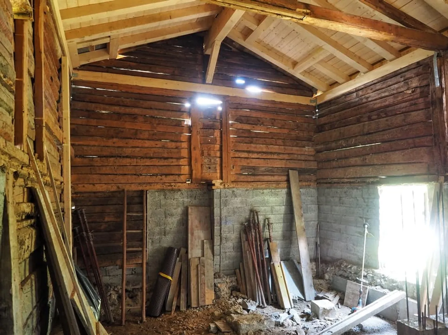 RARE! Mayen with renovation permit in the Val de Bagnes - Photo 5 of 6