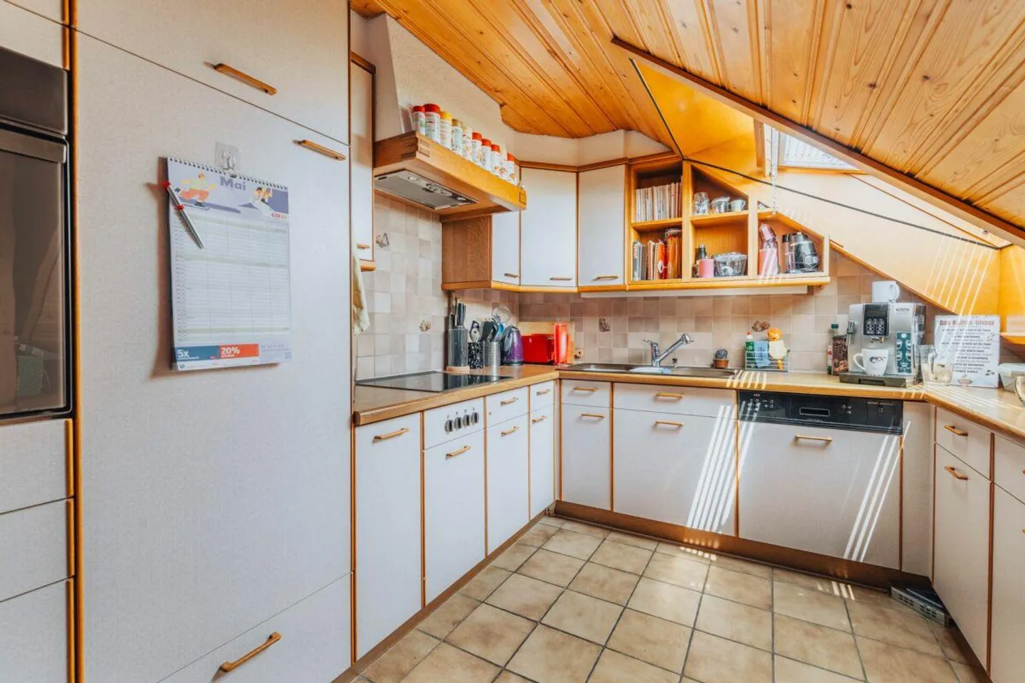 3-Party MFH with many ancillary rooms + garages - Photo 7 of 12