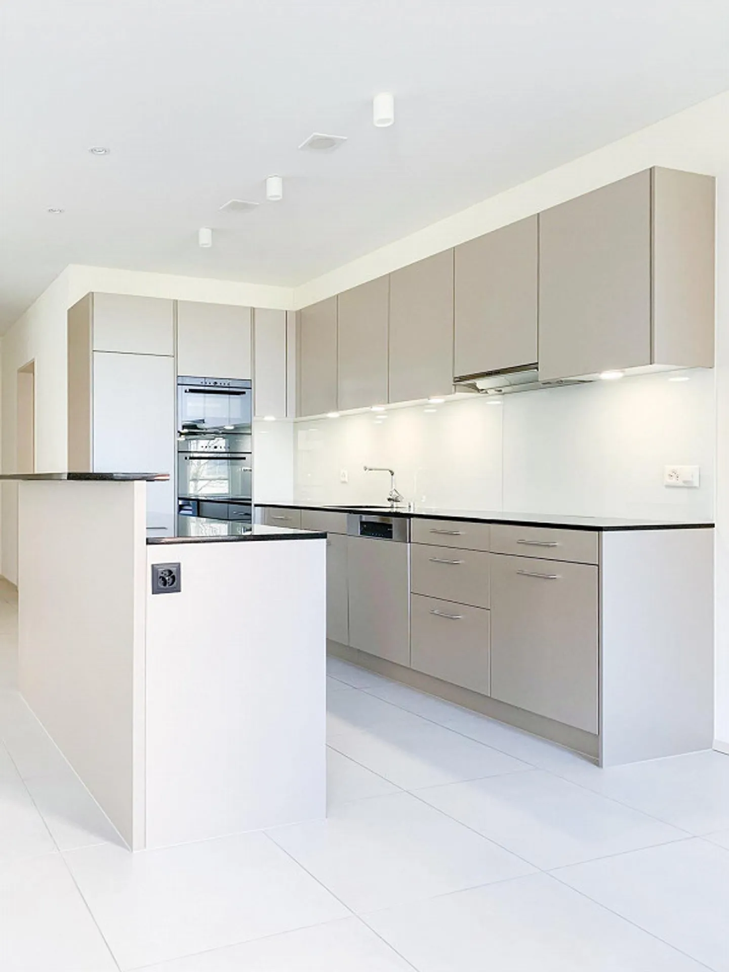 Living in SeeburgPark Lucerne! - Photo 3 of 13