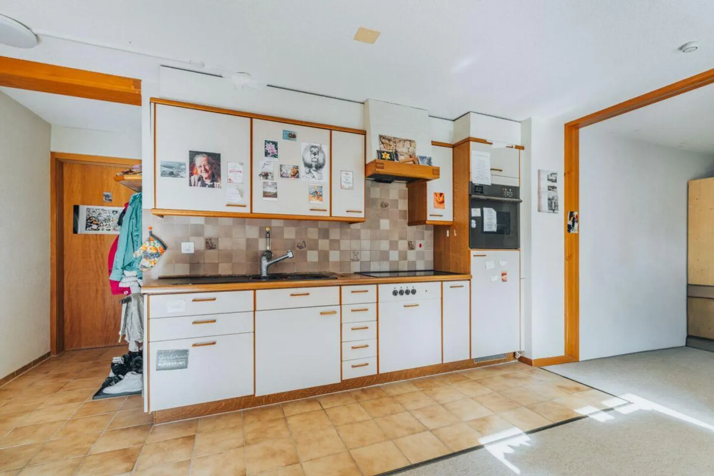 3-Party MFH with many ancillary rooms + garages - Photo 10 of 12