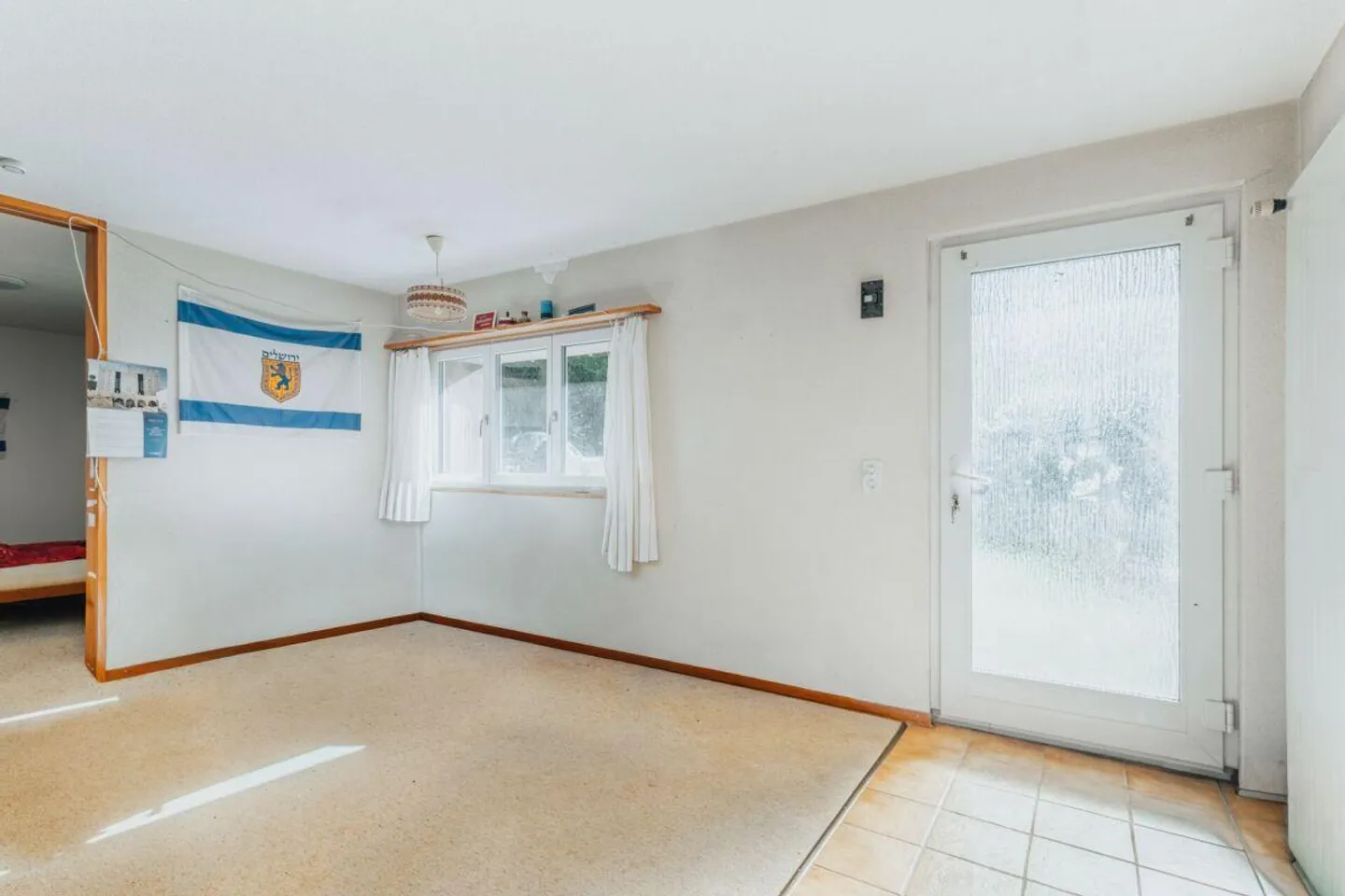 3-Party MFH with many ancillary rooms + garages - Photo 11 of 12