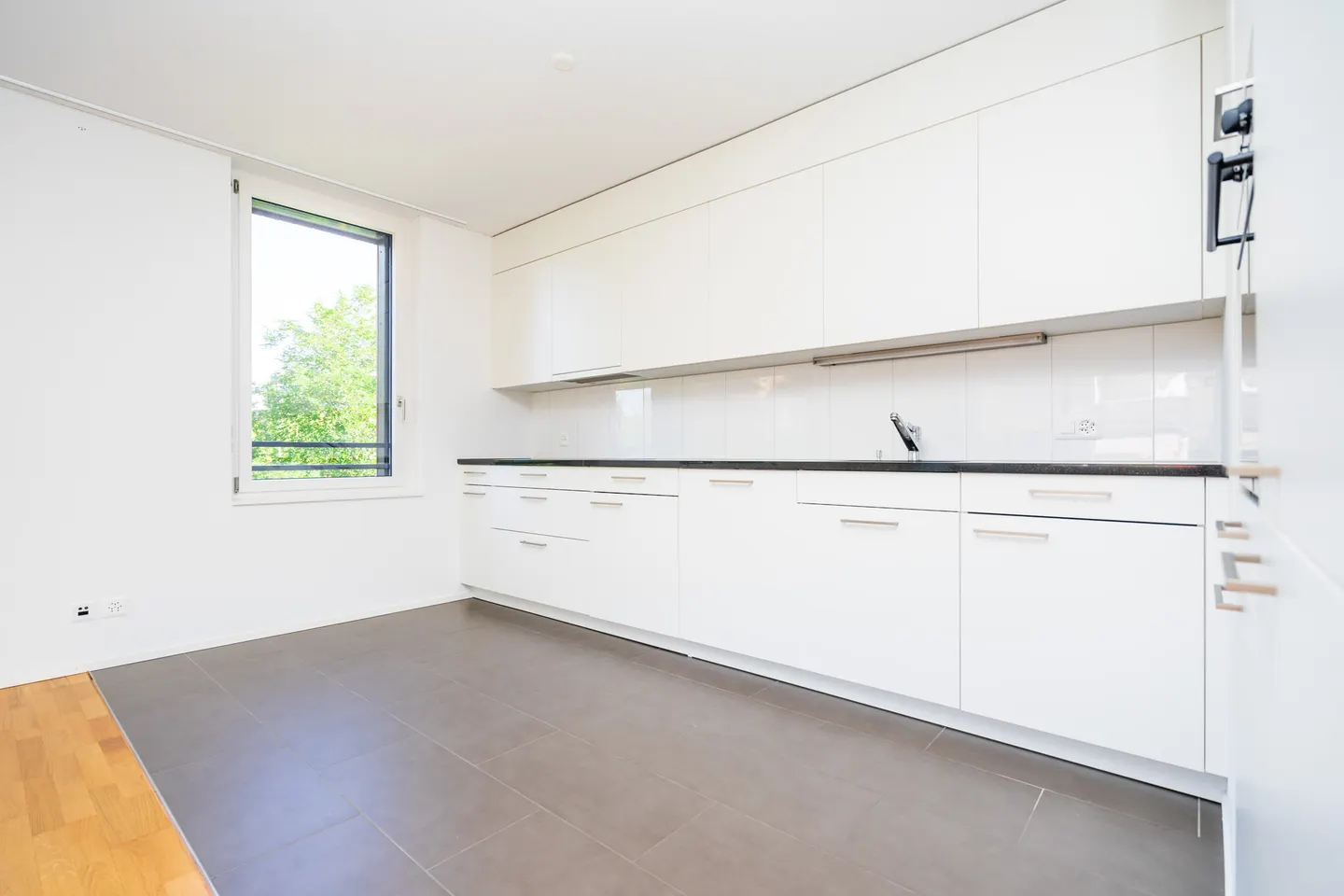 Bright Apartment in Quiet Area - Photo 5 of 7
